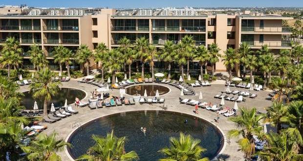 Salgados Palm Village no top 25 dos melhores hotéis família