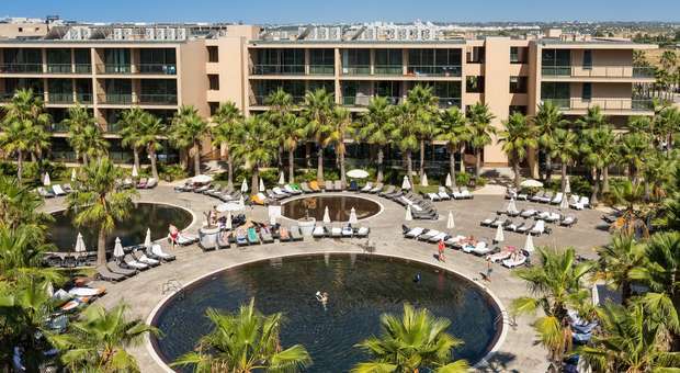 Salgados Palm Village no top 25 dos melhores hotéis família