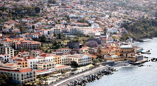 Ponta Delgada e Funchal são as cidades mais hospitaleiras
