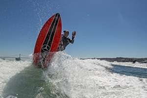 Garrett McNamara surfou a onda mais longa no Tejo