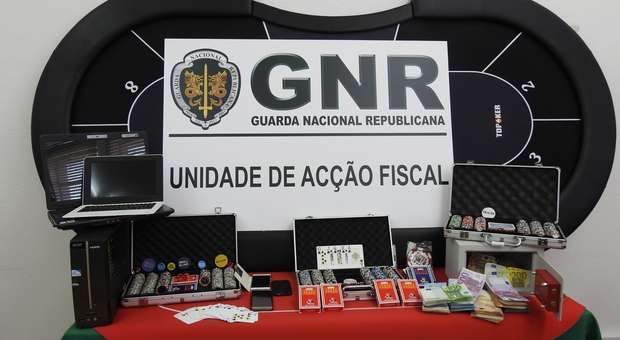 Unidade Fiscal da GNR de Faro encerrou casino em Olhão.