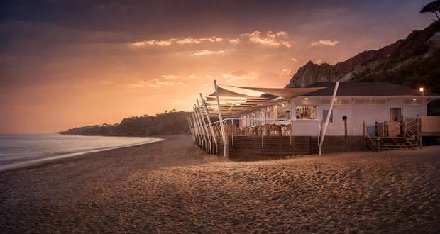 Reabriu o restaurante Maré na praia do Pine Cliffs Resort
