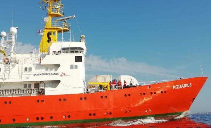 Portugal vai recebe 30 migrantes do navio Aquarius