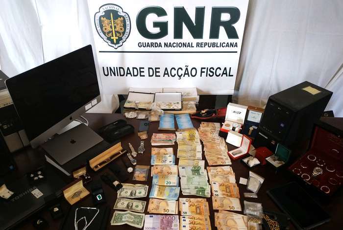 GNR Porto apreende ouro, diamantes, armas e munições