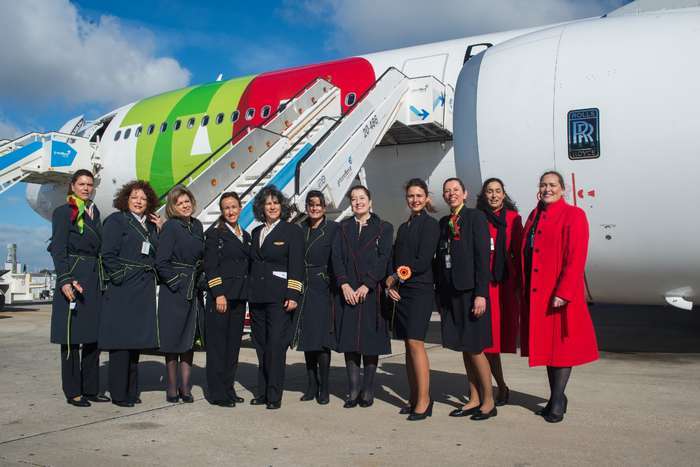 Tripulação feminina opera voo TAP para São Paulo