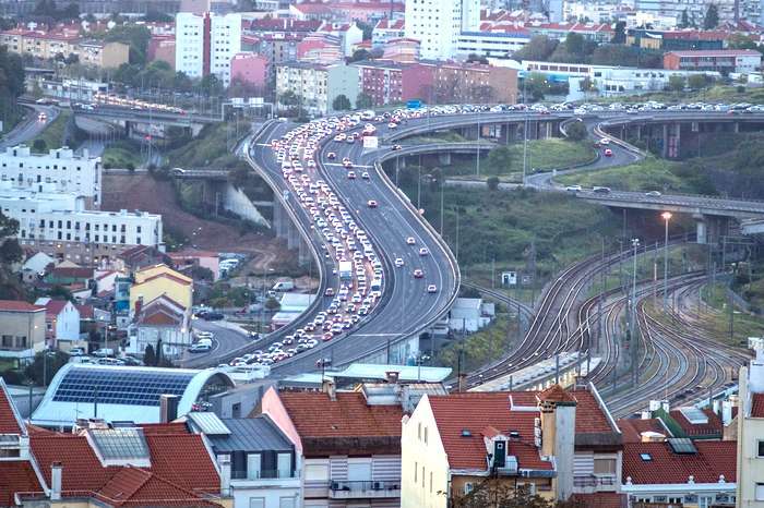 Como é que o trânsito afeta a vida dos portugueses?