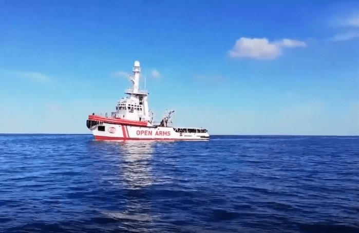 Portugal recebe 10 resgatados do navio Open Arms