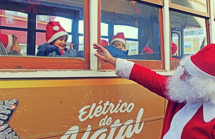 Elétrico de Natal da CARRIS volta às ruas de Lisboa