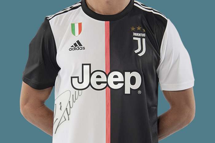 Leilão de um camisola autografada por Cristiano Ronaldo