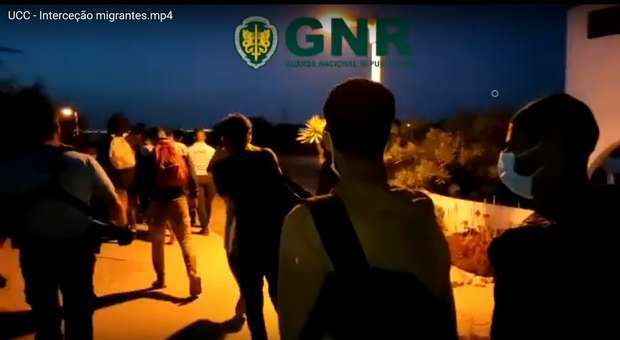 21 migrantes intercetados na ilha do Farol no Algarve