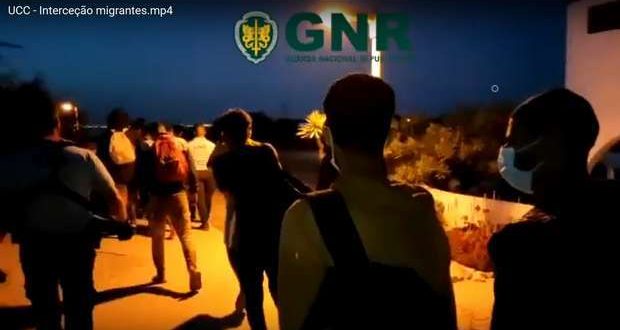 21 migrantes intercetados na ilha do Farol no Algarve