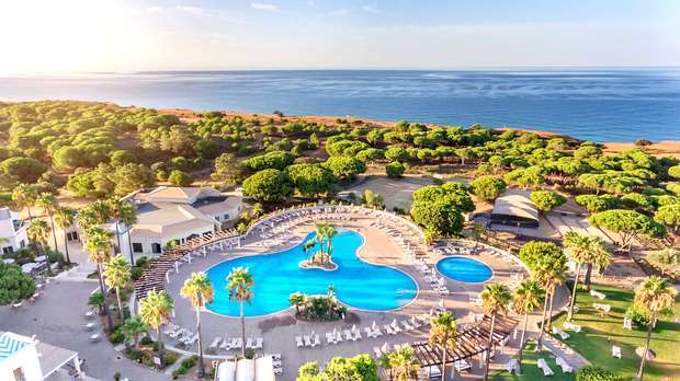 O AP Adriana Beach Resort reabre a 5 de maio