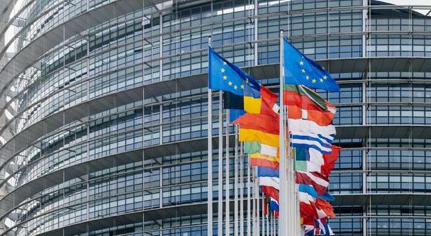Parlamento Europeu debate certificado Covid da UE