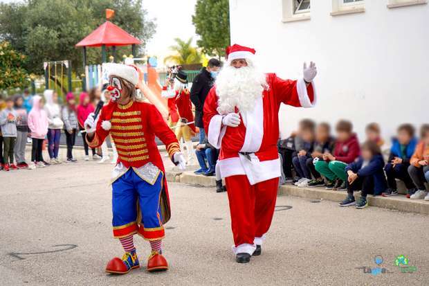 Pai Natal leva magia às Escolas e IPSS´s de Lagoa