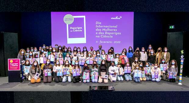 Lançado o primeiro livro "Raparigas na Ciência"