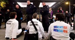 Cientistas detidos na cimeira da saúde em Berlim