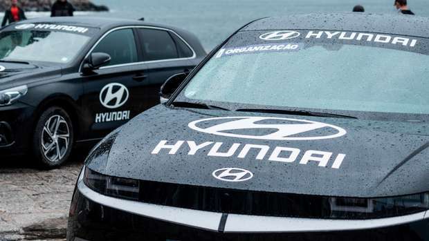 Hyundai IONIQ 5 carro relógio na Maratona do Porto