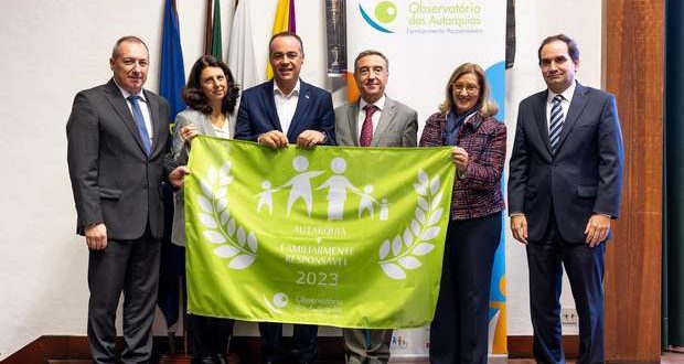 O Município de Faro foi reconhecido pelo quinto ano consecutivo com a bandeira verde de Autarquia Familiarmente Responsável, reconhecendo as boas práticas no âmbito das políticas familiares e a prossecução de uma política integrada de apoio à família.